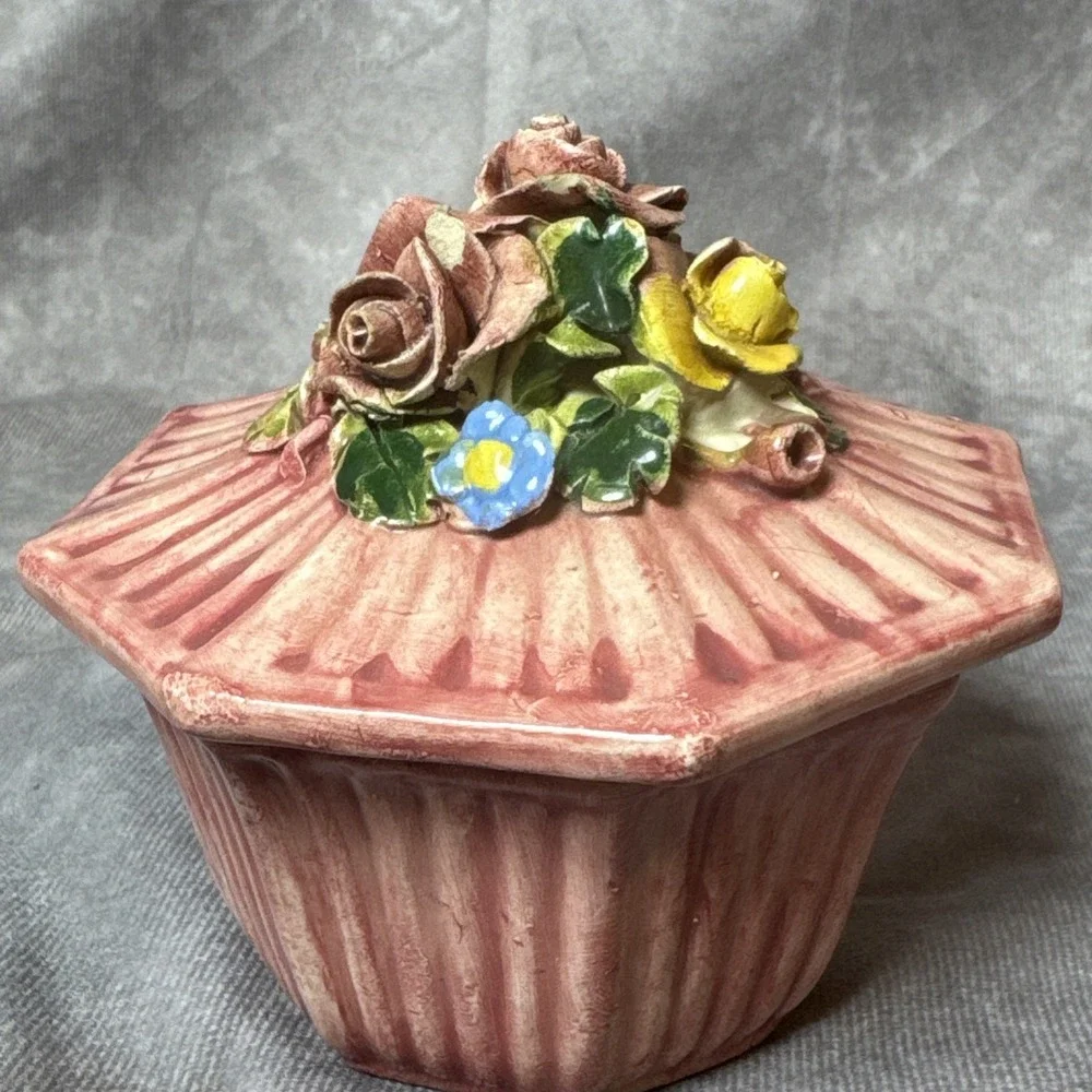 VINTAGE Capodimonte Cupcake Trinket Box Ring Dish Italy Pink Floral topper VGUC!